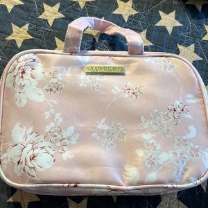 Travel cosmetic bag